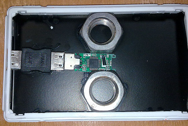 Fakefestplatte: HDD-Gehäuse mit eingebautem USB-Stick (© gsmarena.com)